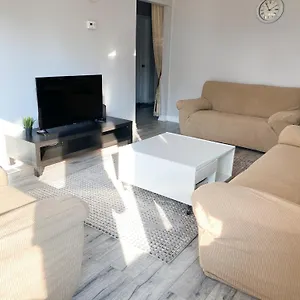 Spacious Mbr Near Kennedy Subway & Go Toronto