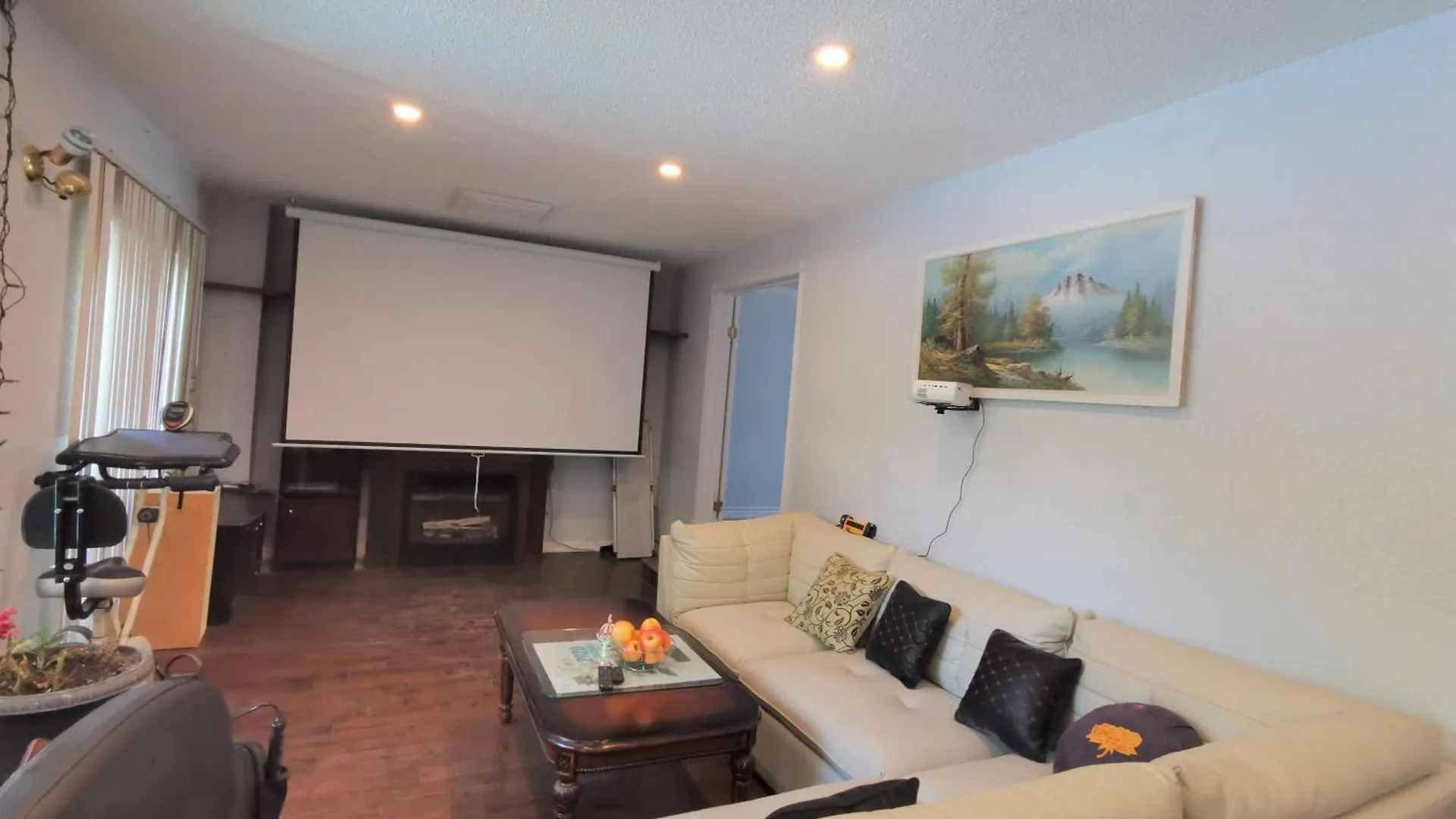 Cozy And Quiet House With Swimming Pool Apartment Toronto Canada