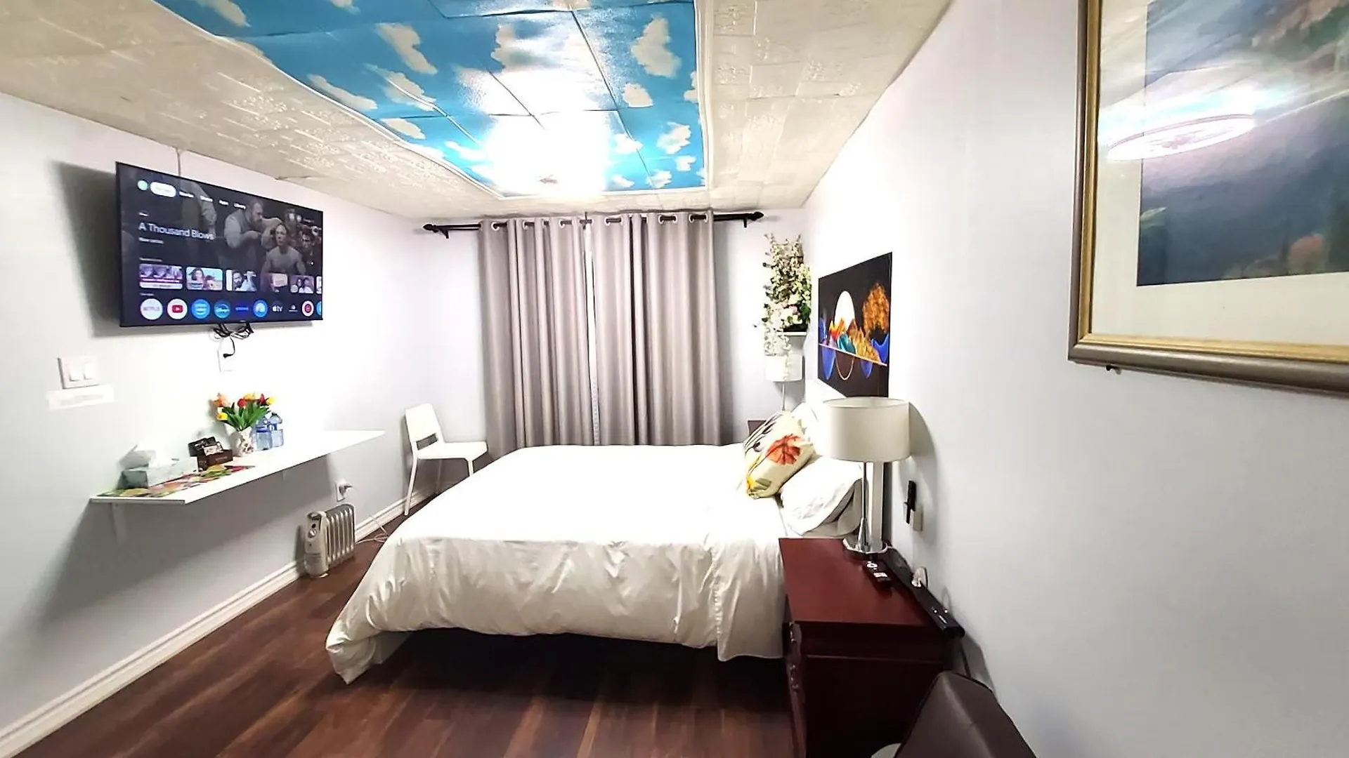 Cozy And Quiet House With Swimming Pool Apartment Toronto Homestay
